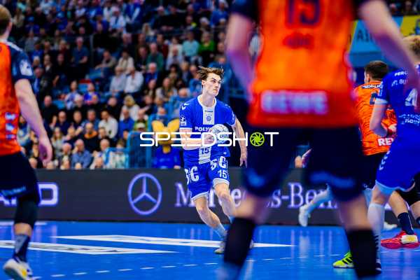 Miro Schluroff vom VfL Gummersbach beim Dribbling