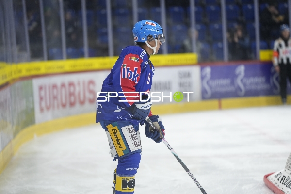Noah Delémont (9; EHC Kloten) am Eis