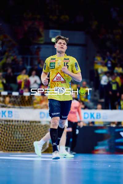 Einzelner Spieler auf dem Spielfeld