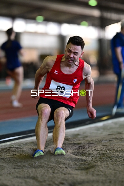 Giese Thomas (69; TV Abenheim) beim Weitsprung