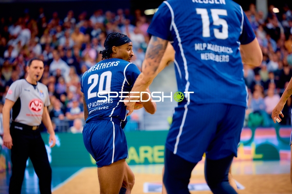 Spielerpass von Devin Weathers