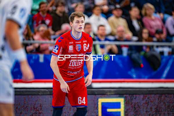 Maximilian Hejny von SG BBM Bietigheim im Spielaufbau