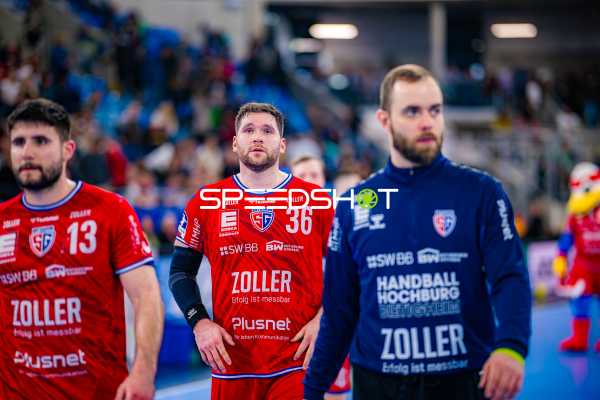 Spieler bereiten sich auf den Handball-Match vor