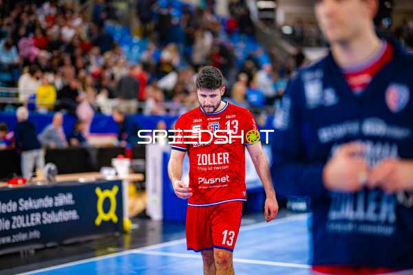 Spieler geht vom Spielfeld