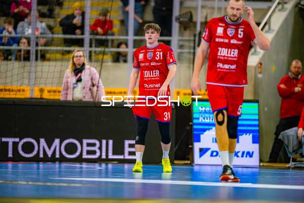 Spieler von SG BBM Bietigheim auf dem Spielfeld.