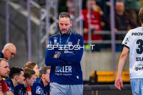 Trainer am Spielfeldrand