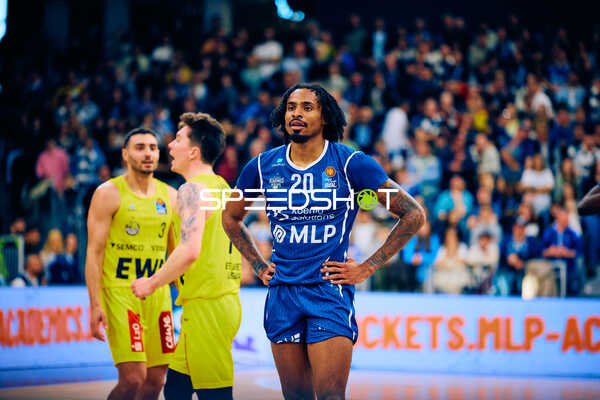 Michael Weathers und Max DiLeo im Spiel