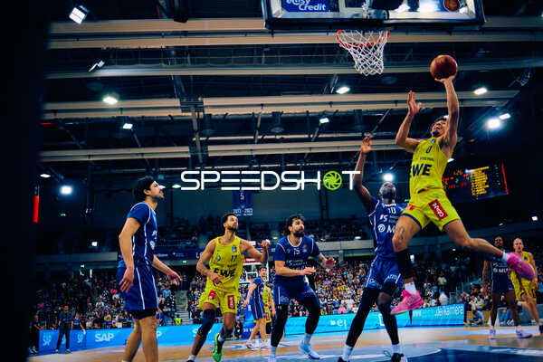 Maximilian DiLeo beim Dunk-Versuch