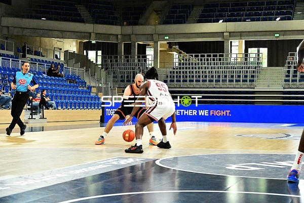 Zweikampf um den Ball