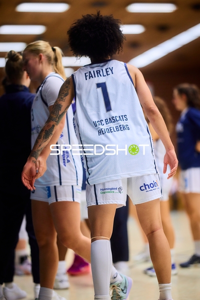 Basketball-Situation mit Charisse Fairley (1; USC BaseCats Heidelberg)