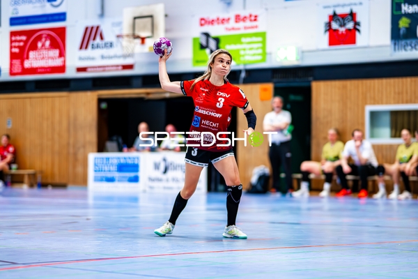 Hannah Hönig (3, SG Schozach-Bottwartal) wirft