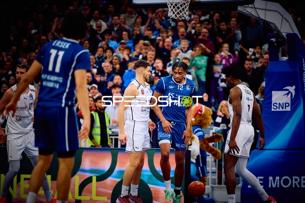 Rebound-Situation unter dem Korb