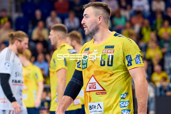 Ein Spieler der Rhein Neckar Löwen, Kim Ekdahl du Rietz, ist aktiv auf dem Spielfeld zu sehen.