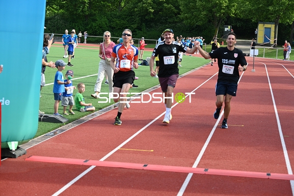 Gemeinsames Zieleinlauf-Dreierteam