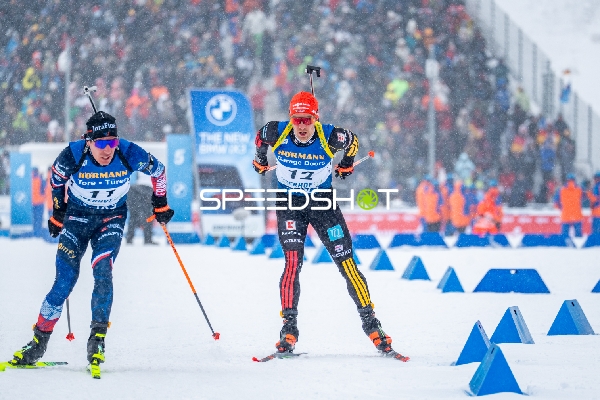 Biathleten mit Startnummer 11 und 12 in Oberhof
