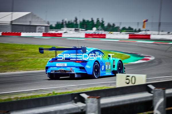 33, Falken Motorsports auf Rennstrecke