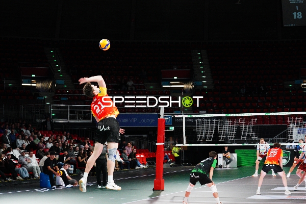 Spielszene mit Nimo Benne (21; BADEN VOLLEYS SSC Karlsruhe) und Corey Mayotte (25; BADEN VOLLEYS SSC Karlsruhe)