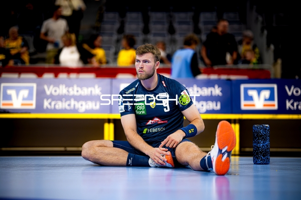 Spieler Steven Plucnar Jacobsen (9; Rhein Neckar Löwen) dehnt sich