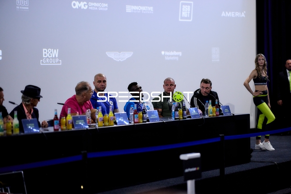 Ringside-Zone Face-Off Pressekonferenz