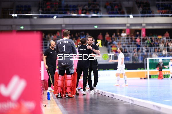 Torwart 1; Unbekannt im Gespräch