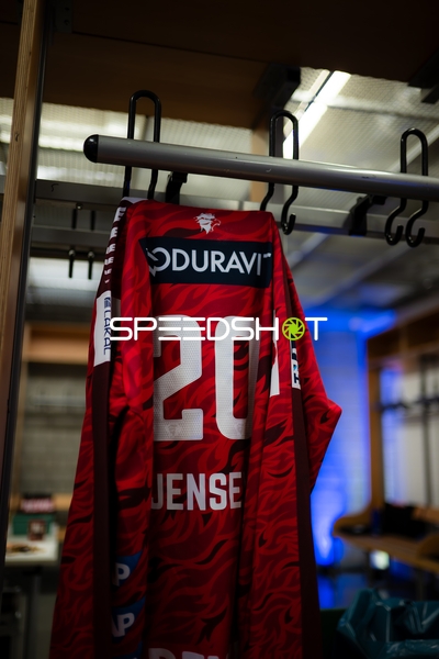 Torwarttrikot Mike Jensen (20; Rhein Neckar Löwen) im Umkleideraum