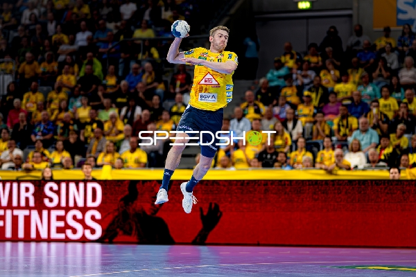 Wurf von Tim Nothdurft (8; Rhein Neckar Löwen)