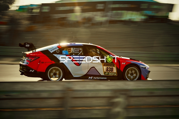 830, Hyundai Motorsport auf der Strecke