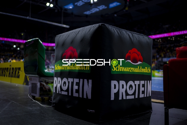 Werbung am Spielfeldrand