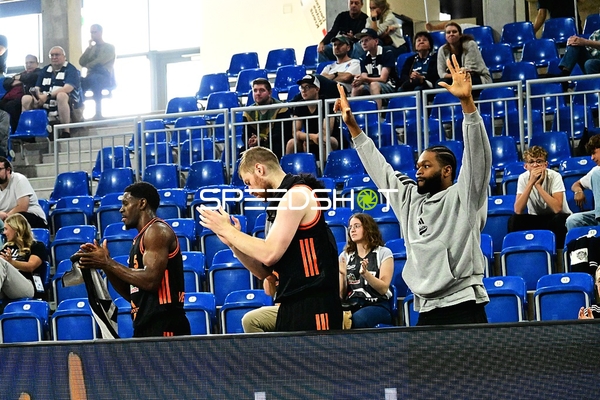 Spieler klatschen Beifall