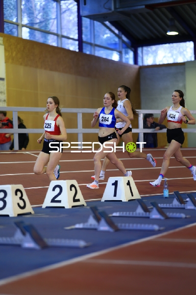 Start der Läuferinnen mit 424, 284 und 225