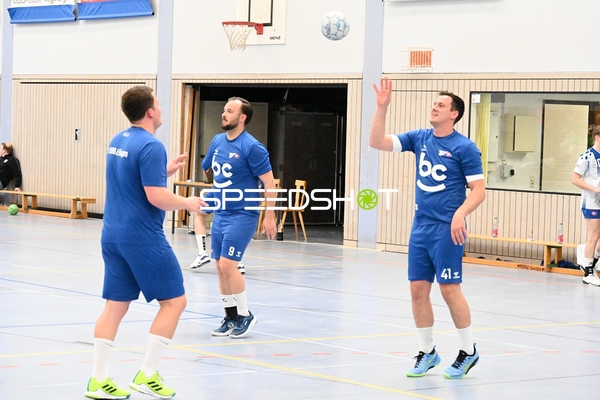 Aufwärmen von TVE - Edinger Haie