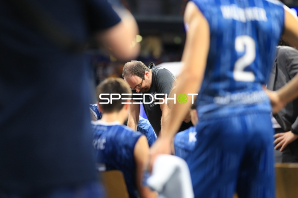 Niklas Würzner (2; MLP Academics Heidelberg) und Erol Ersek (11; MLP Academics Heidelberg) in der Spielpause