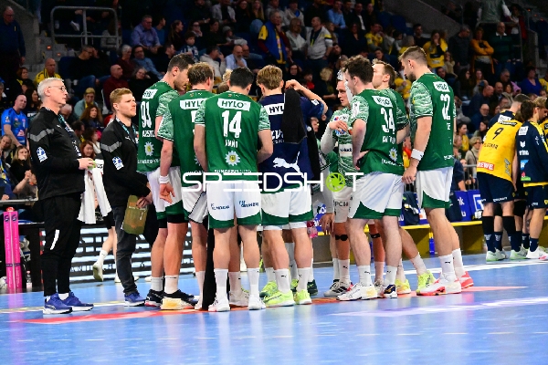 Teamansprache mit Maximilian Rinderle (0; Füchse Berlin)