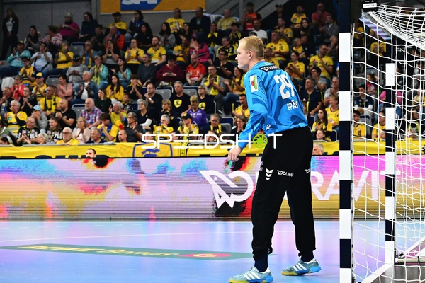 David Späth (29; Rhein Neckar Löwen) steht bereit im Tor