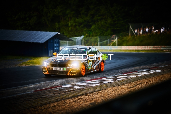 Rennfahrzeug auf der Nürburgring Nordschleife