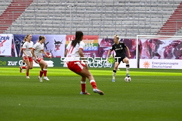 Spielszene mit Ballbesitz