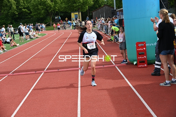 Läuferin auf der Bahn