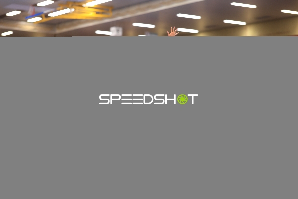 Szene mit 7; HSG Bensheim/Auerbach und Nathalie Hendrikse (6; Thüringer HC)