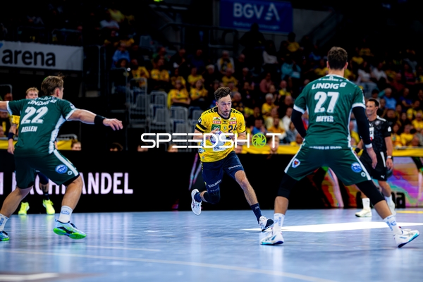 Patrick Groetzki (24; Rhein Neckar Löwen) in Aktion gegen Felix Aellen (22; ThSV Eisenach) und Philipp Meyer (27; ThSV Eisenach)