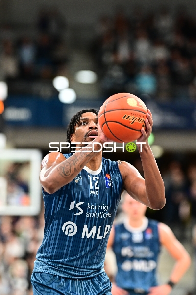 Osun Osunniyi (12; MLP Academics Heidelberg) in Aktion