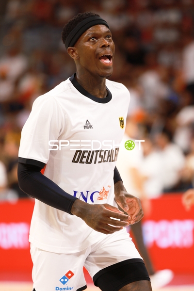 Dennis Schröder (17; Deutschland) auf dem Court