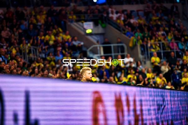 Stadionaufnahme mit Fokus auf Zuschauerbereich