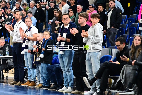 Publikum applaudiert im SNP Dome