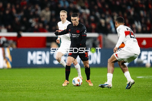 Ballkontrolle und Verteidigung