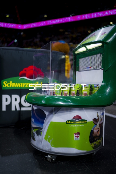 Werbeaufsteller am Spielfeldrand