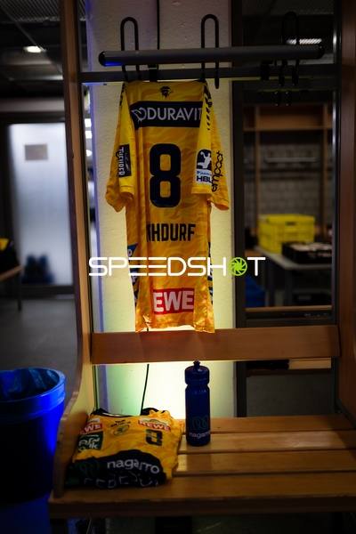 Matchtrikot Tim Nothdurft (8; Rhein Neckar Löwen) im Umkleideraum