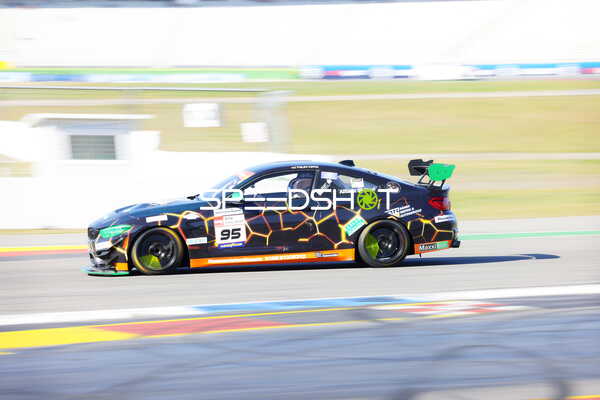 Tomas Pfister fährt beim DMV Goodyear Racing