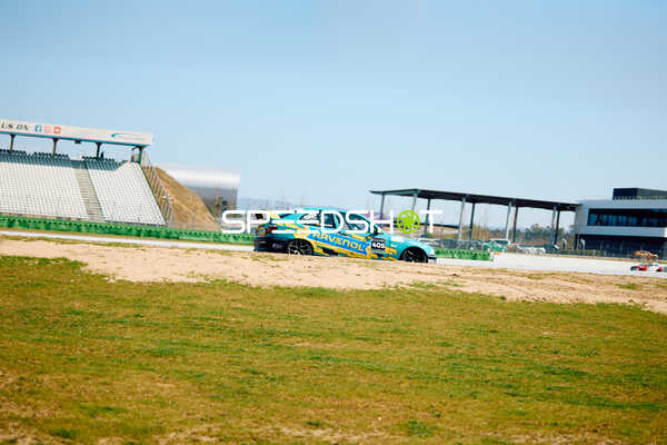 Rennwagen in Aktion auf der Hockenheimring Strecke