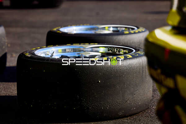 Goodyear-Rennreifen liegen bereit