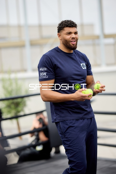 Ringside-Zone Face-Off